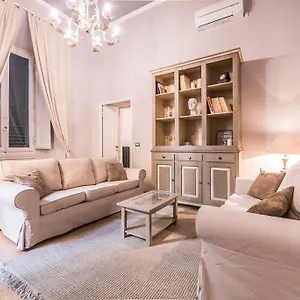 https://appartamento-giraldi.it-tuscanyhotel.com